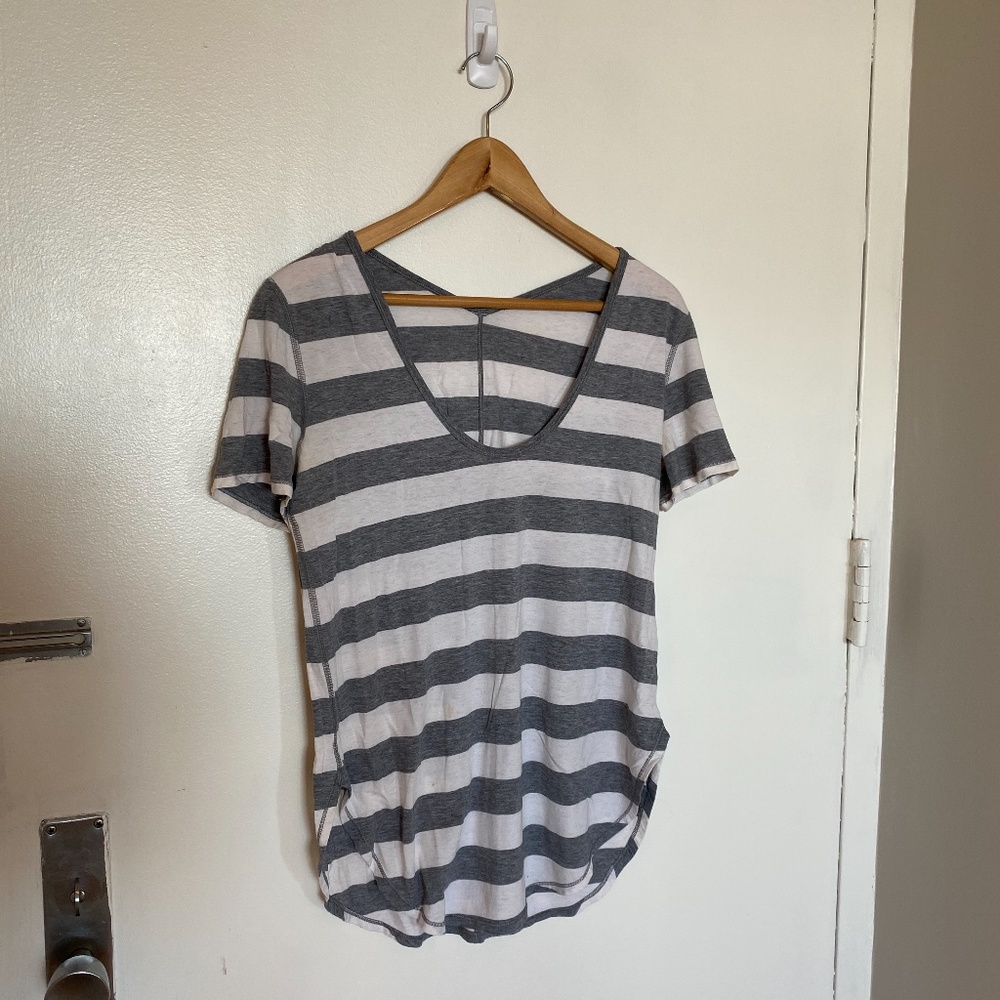 Lululemon Love T SZ 8
